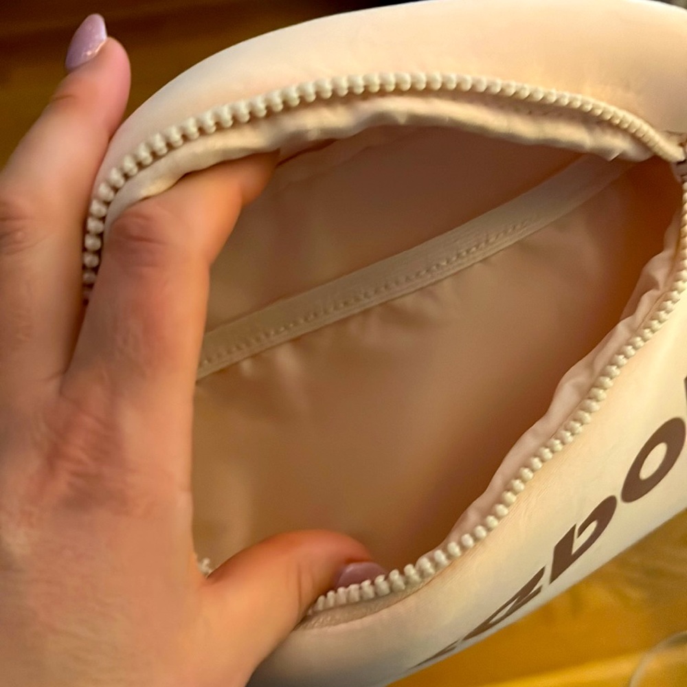 NWOT Reebok Fanny Pack waist pack - Picture 2 of 3